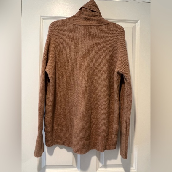 Theory Karenia Cloud Wool Turtleneck Camel Merino Wool Size Small GUC Very Warm - Picture 4 of 8